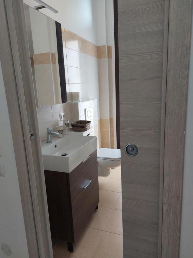 Appartamento Miralago Con Giardino Sul Lago Gavirate Exterior photo