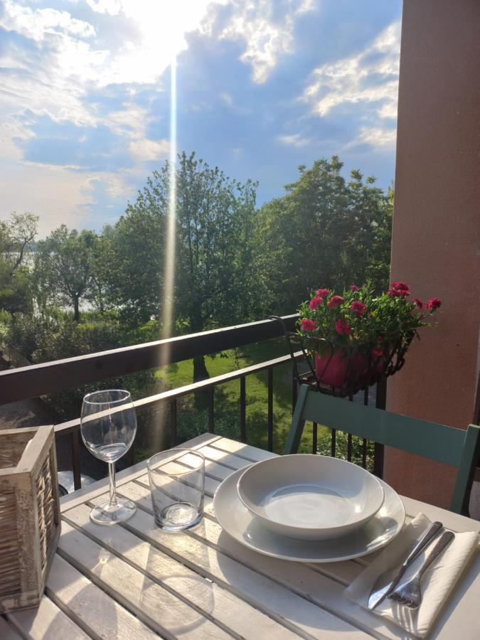 Appartamento Miralago Con Giardino Sul Lago Gavirate Exterior photo