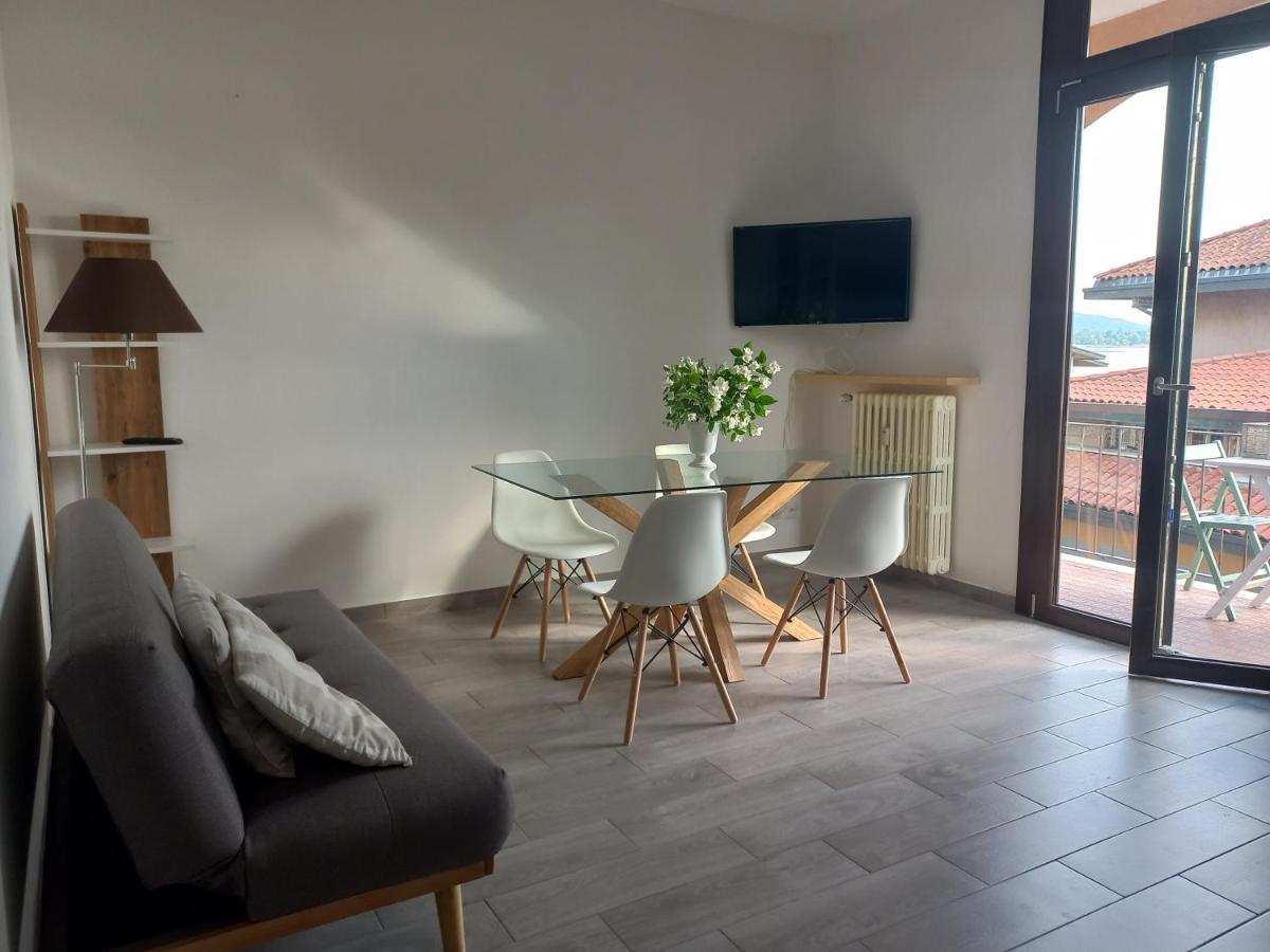 Appartamento Miralago Con Giardino Sul Lago Gavirate Exterior photo
