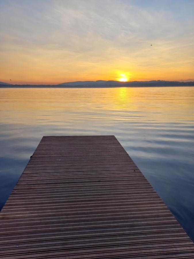 Appartamento Miralago Con Giardino Sul Lago Gavirate Exterior photo