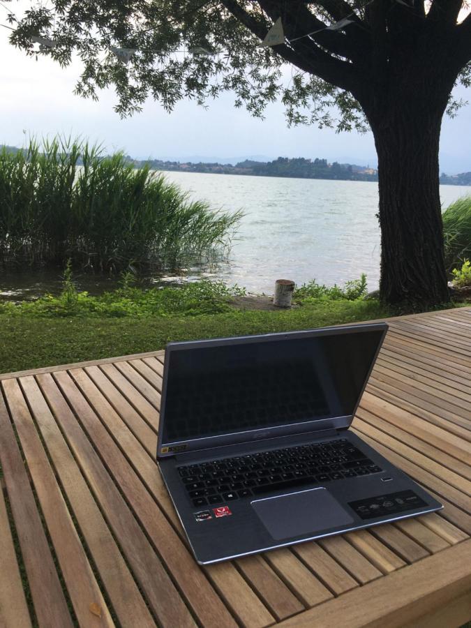 Appartamento Miralago Con Giardino Sul Lago Gavirate Exterior photo