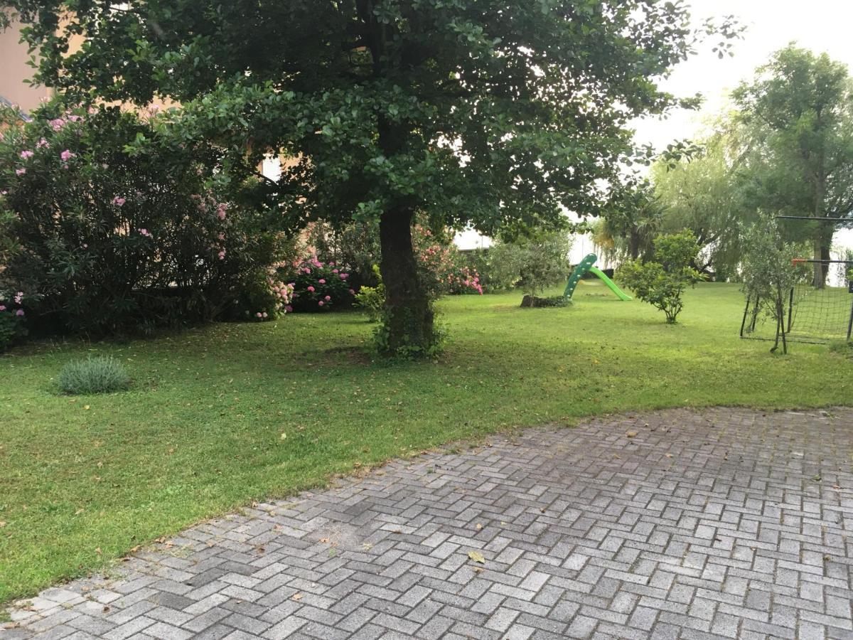 Appartamento Miralago Con Giardino Sul Lago Gavirate Exterior photo