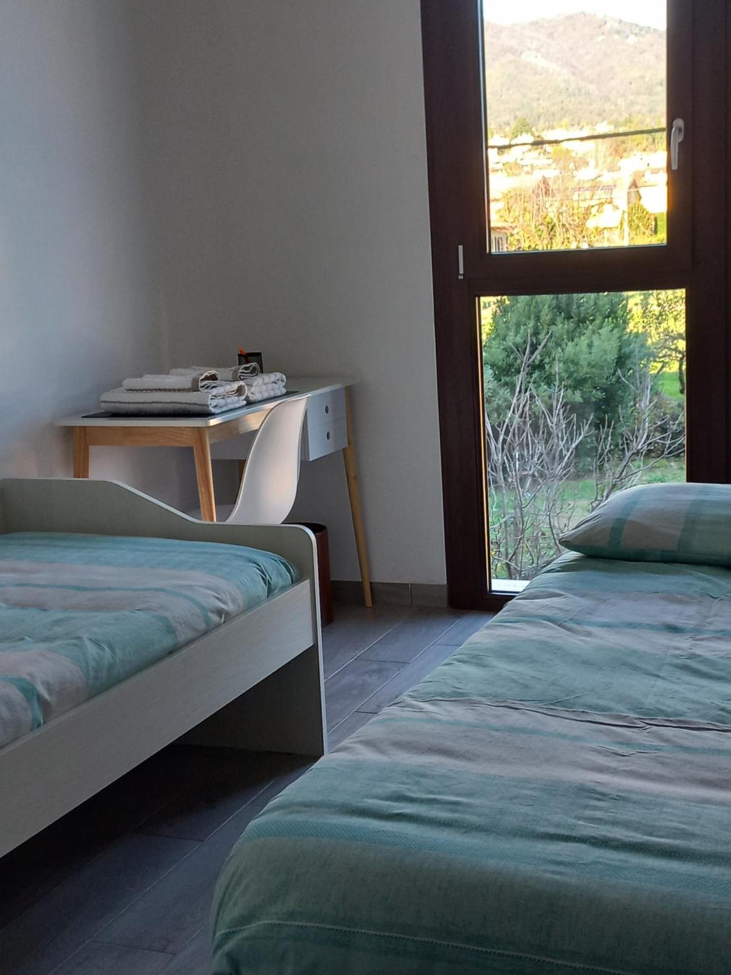Appartamento Miralago Con Giardino Sul Lago Gavirate Exterior photo